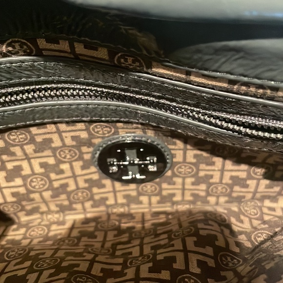 Tory Burch grey/silver metallic clutch. - Picture 5 of 8